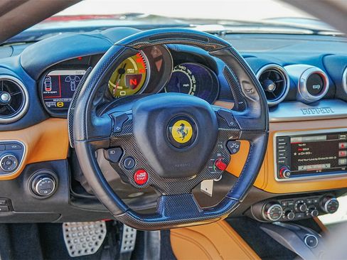 Used 2018 Ferrari California T image 11