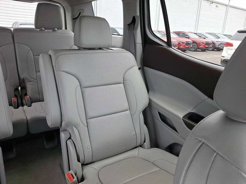 Used 2023 GMC Acadia SLT image 15