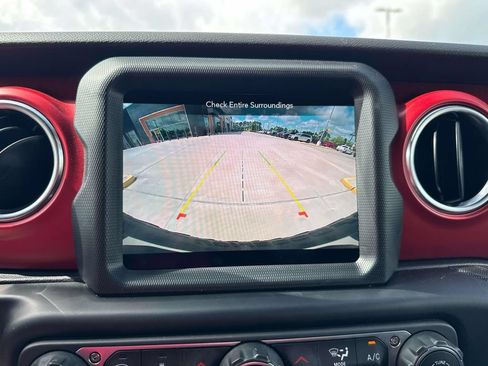 Used 2023 Jeep Wrangler Unlimited Rubicon w/ Cold Weather Group AWD/4WD image 32