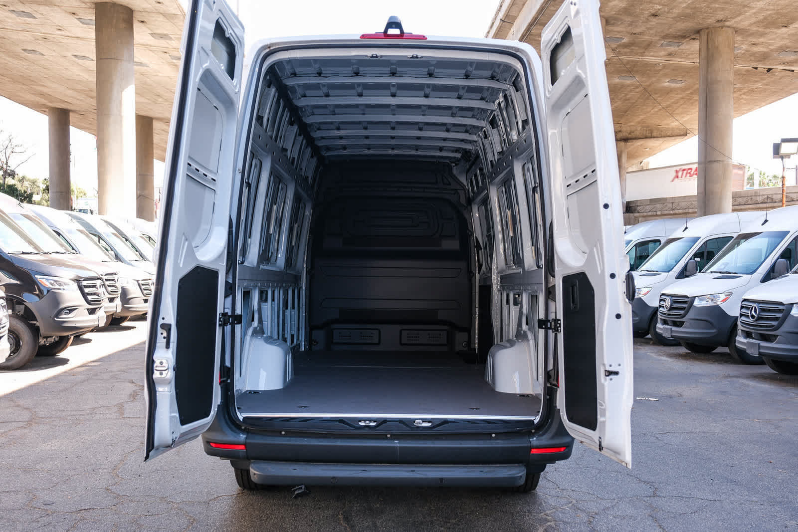 New 2025 Mercedes-Benz eSprinter 170 Cargo image 26