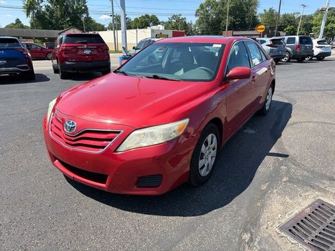 Used 2011 Toyota Camry LE FWD image 3