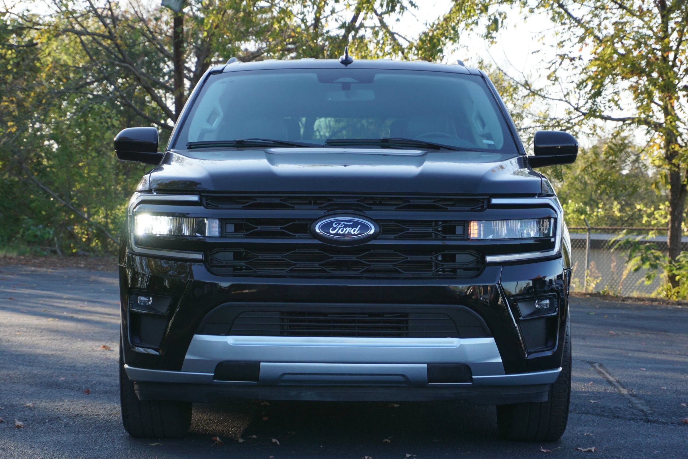 Used 2024 Ford Expedition XLT RWD image 2