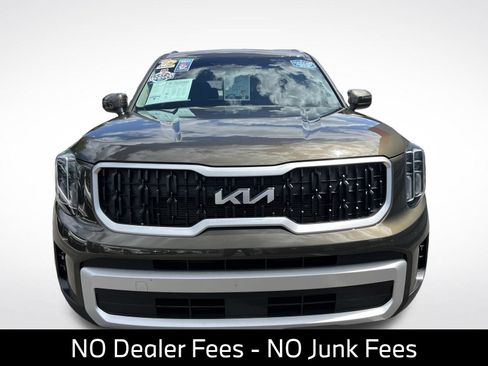 Used 2025 Kia Telluride EX w/ EX Captain's Chair Package FWD image 2