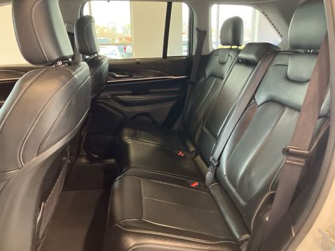 Used 2023 Jeep Grand Cherokee Limited w/ Luxury Tech Group II image 25