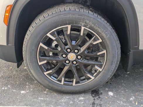 New 2026 Chevrolet Traverse LT w/ Sun and Wheel Package FWD image 32