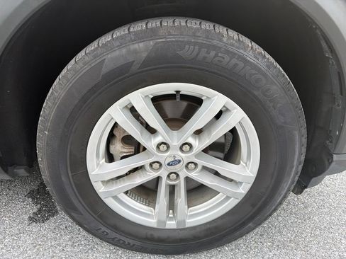 Used 2022 Ford Explorer XLT w/ Equipment Group 202A AWD/4WD image 13