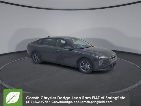 Used 2025 Kia K4 FWD image 2