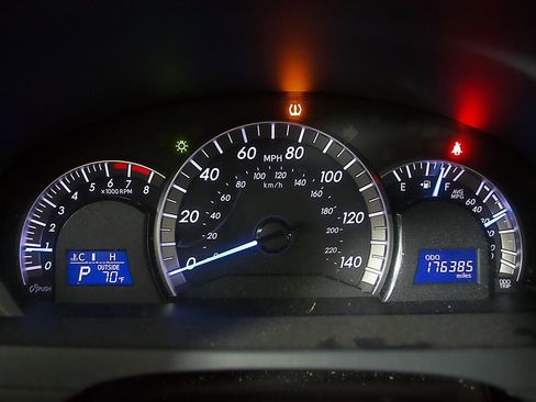 Used 2014 Toyota Camry SE image 17