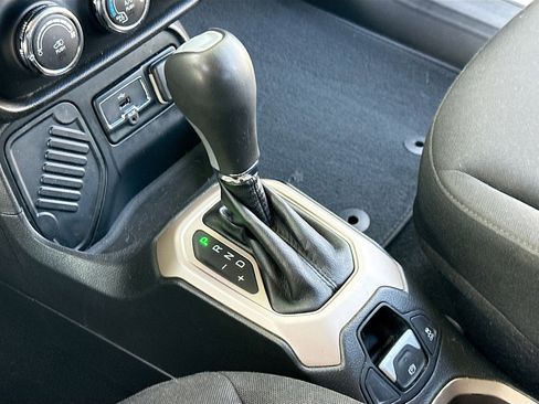 Used 2016 Jeep Renegade Latitude image 12