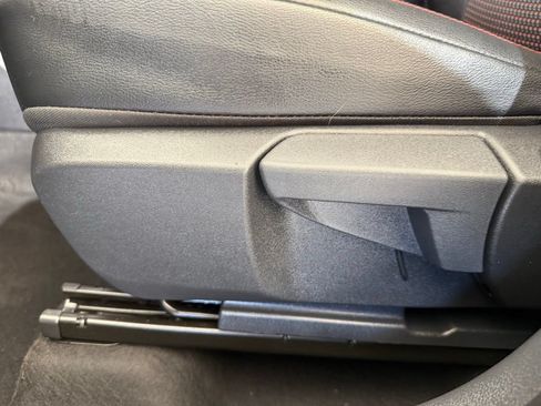 Used 2025 Nissan Kicks SR FWD image 39