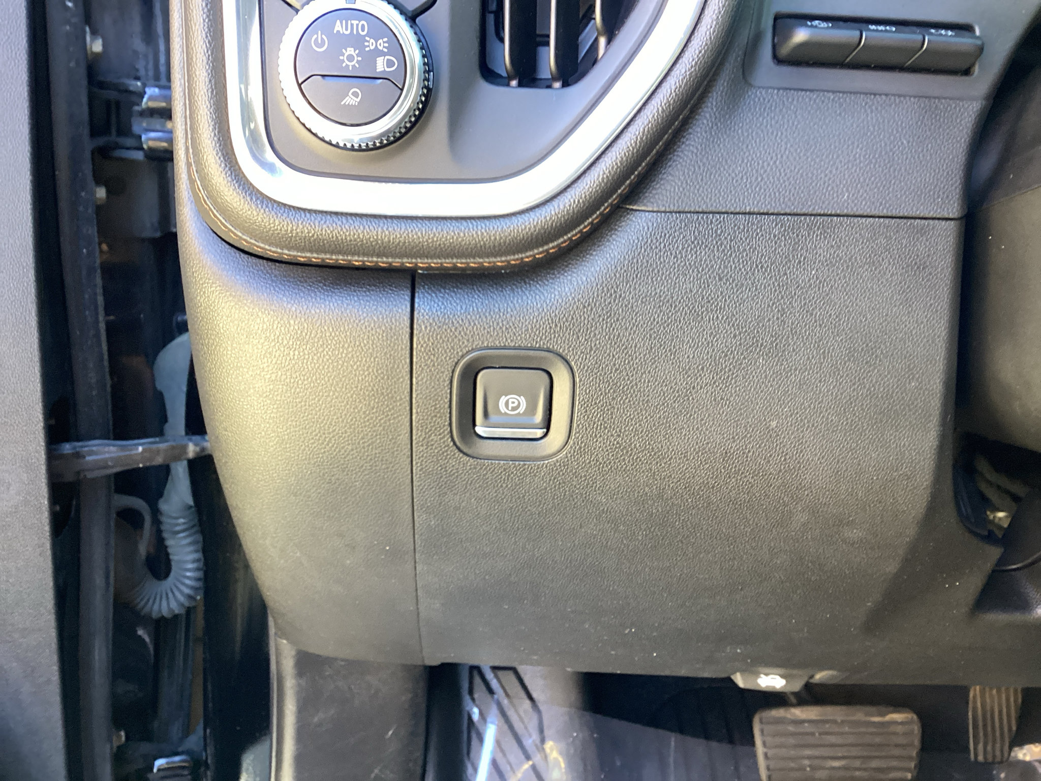 Used 2020 GMC Sierra 2500 AT4 w/ AT4 Premium Package AWD/4WD image 21