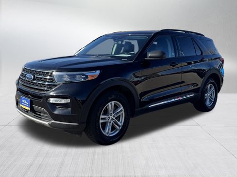 Certified 2024 Ford Explorer XLT w/ Equipment Group 202A image 3