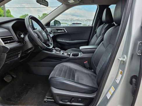 Used 2024 Mitsubishi Outlander SE FWD image 16