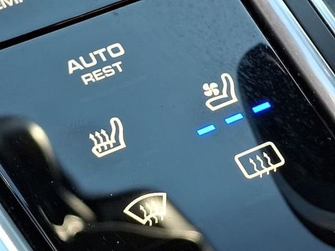 Used 2018 Porsche Panamera 4 image 30