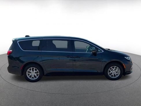 Used 2025 Chrysler Pacifica Select FWD image 13