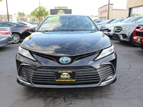 Used 2021 Toyota Camry XLE image 3