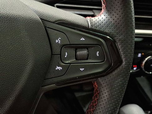 Used 2024 Chevrolet Trax RS w/ Sunroof Package image 22