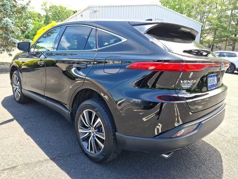 Used 2021 Toyota Venza LE AWD/4WD image 4