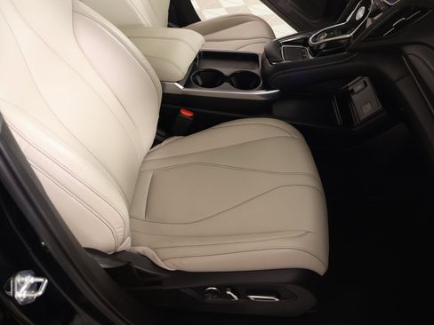 Used 2025 Acura RDX SH-AWD image 13