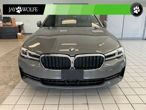 Used 2021 BMW 530i xDrive w/ Premium Package AWD/4WD image 2