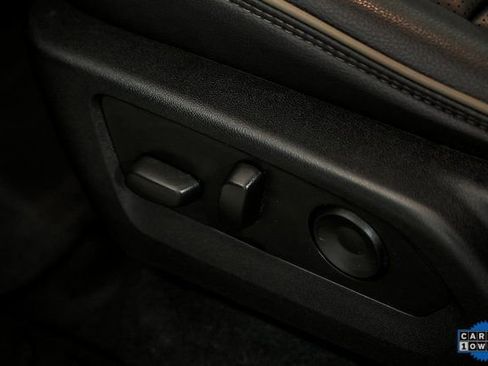 Used 2023 GMC Canyon Denali image 16