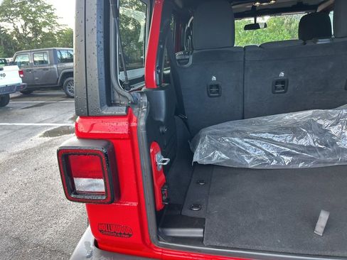 Used 2022 Jeep Wrangler Unlimited Sport image 30