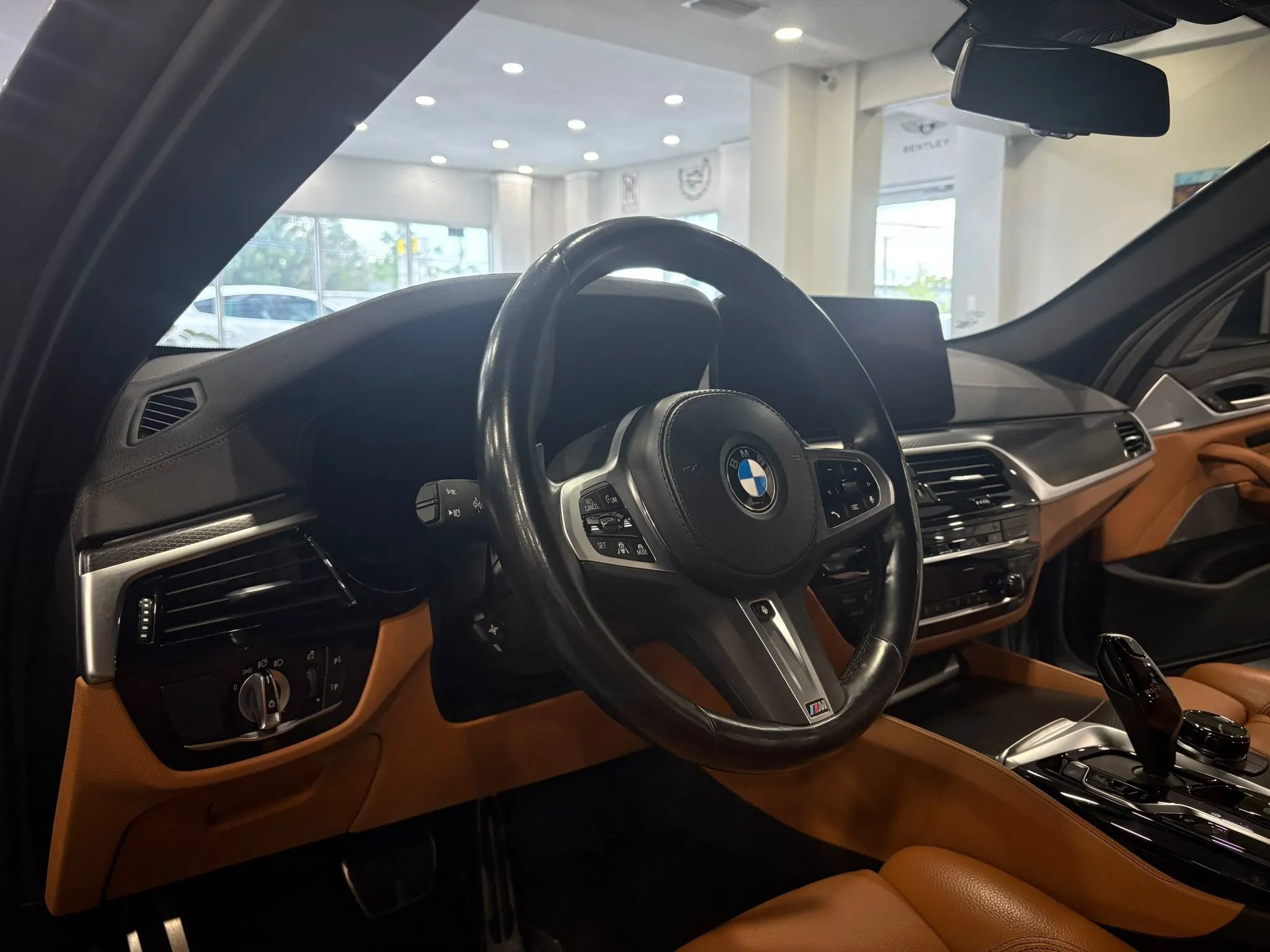 Used 2023 BMW M550i xDrive w/ Executive Package AWD/4WD image 9