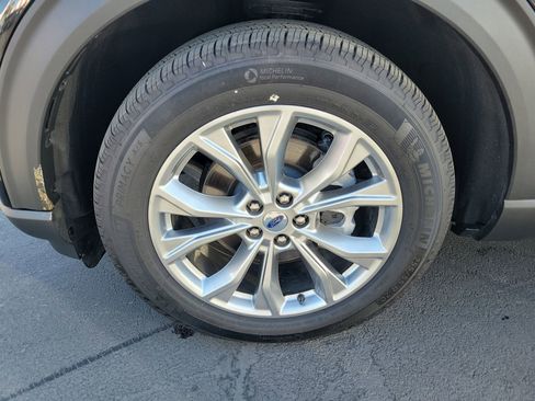 Used 2024 Ford Explorer XLT w/ Equipment Group 202A image 31