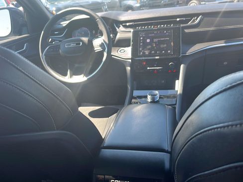 Used 2024 Jeep Grand Cherokee L Laredo image 26