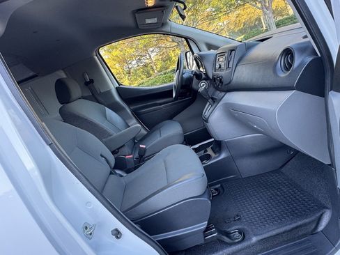 Used 2016 Nissan NV200 S w/ Back Door Glass Package image 17