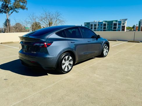 Used 2022 Tesla Model Y Long Range AWD/4WD image 8