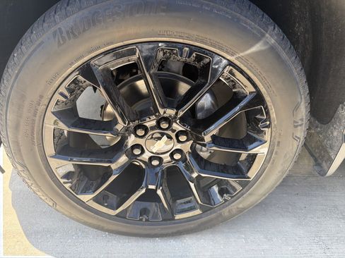 Used 2023 Chevrolet Silverado 1500 LTZ AWD/4WD image 4