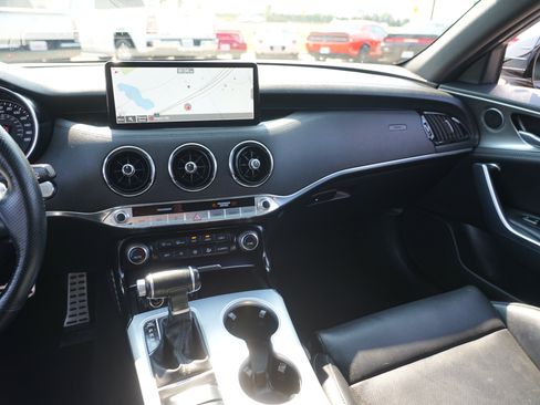 Used 2022 Kia Stinger GT1 AWD/4WD image 21