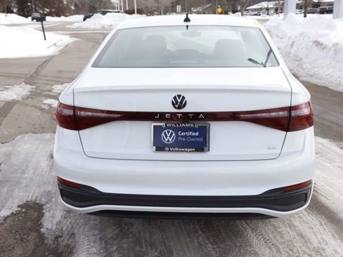 Used 2025 Volkswagen Jetta SE image 6