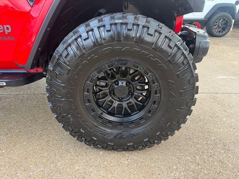 Used 2018 Jeep Wrangler Unlimited Rubicon w/ Dual Top Group image 13