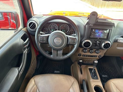 Used 2018 Jeep Wrangler Unlimited Sahara w/ Max Tow Package AWD/4WD image 12