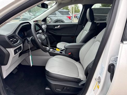 New 2025 Ford Escape SE w/ PHEV Premium Package image 5
