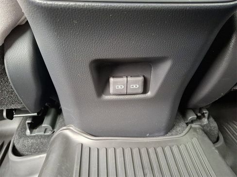 Used 2022 Toyota RAV4 XLE w/ Convenience Package image 13