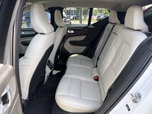 Certified 2023 Volvo XC40 B5 Ultimate w/ Protection Package Premier AWD/4WD image 32