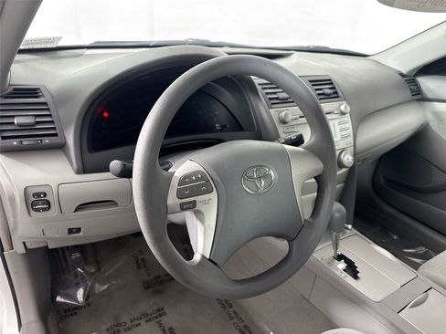 Used 2011 Toyota Camry image 4