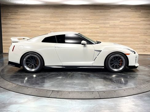 Used 2020 Nissan GT-R Premium w/ Premium Interior Package AWD/4WD image 26