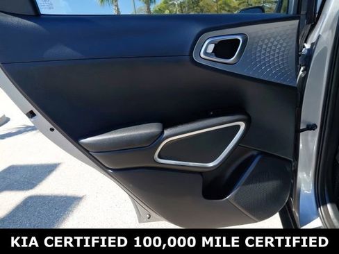 Certified 2025 Kia Soul LX image 21