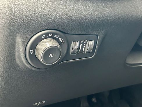 Used 2022 Jeep Compass Latitude FWD image 13
