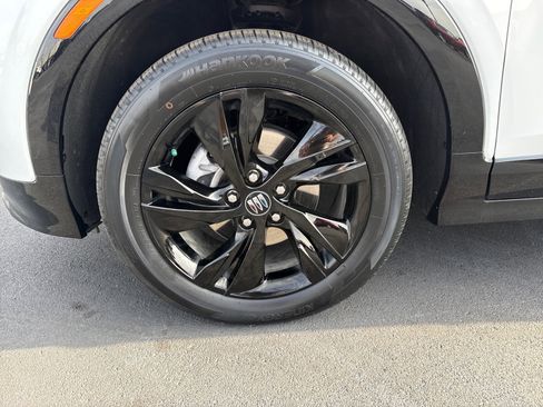 Used 2024 Buick Encore GX Sport Touring image 9