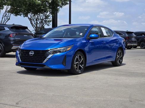 Used 2025 Nissan Sentra SV FWD image 2