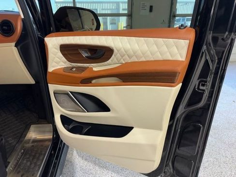 Used 2020 Mercedes-Benz Metris Passenger image 21