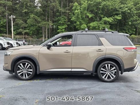 Used 2023 Nissan Pathfinder Platinum w/ Cargo Package AWD/4WD image 2