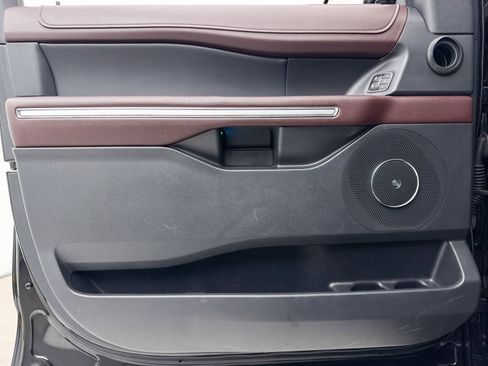 Used 2024 Ford Expedition Limited image 38