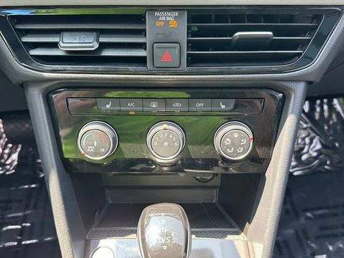 Certified 2023 Volkswagen Taos SE w/ Panoramic Sunroof Package AWD/4WD image 36