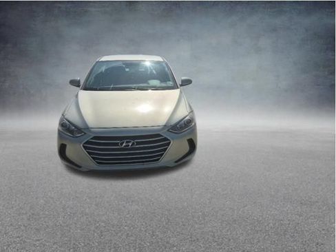 Used 2018 Hyundai Elantra SEL FWD image 3